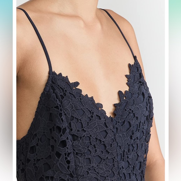 Francesca’s BNWT Lana Lace MIDI Dress Size Small, Navy - Picture 3 of 5
